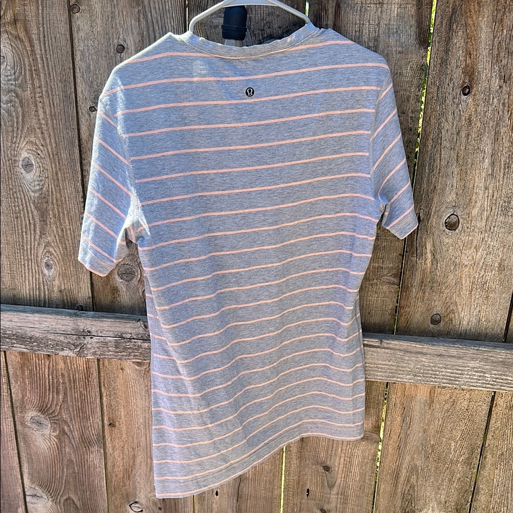 lululemon athletica Gray and 🍑 peach Striped Short Sleeve v-neck Tee